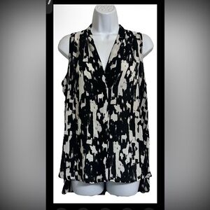 VINCE CAMUTO Black and White Patterned SIZE S SLEEVELESS V NECK BLOUSE
